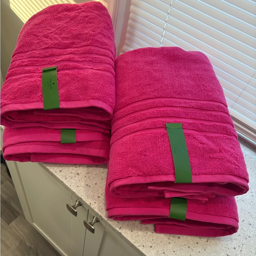 Kate Spade Vibrant Pink Bath Towels- set of 4